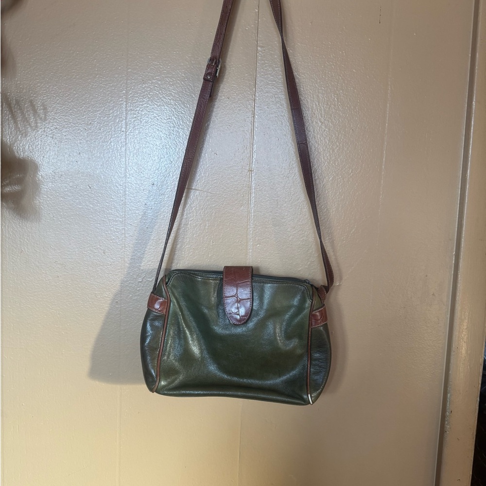 Elegant Green and Brown Leather Shoulder Bag